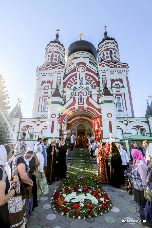blagoslovie's tweet photo. Holiday: just a church at dawn, preparing to welcome a visiting bishop.

Merry Christmas to all Greek and Arab friends! https://t.co/18Fj8vUQmc