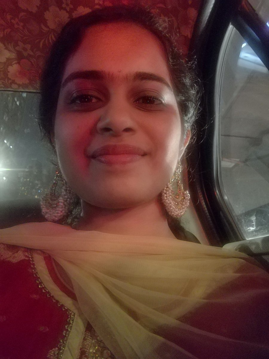 teatattler's tweet image. On my way to a wedding reception and feel like I am a bit under dressed, though it&apos;s someone very distant..
Someone organise a 101 makeup workshop already! 

#SeekingValidation  #IndianWeddings