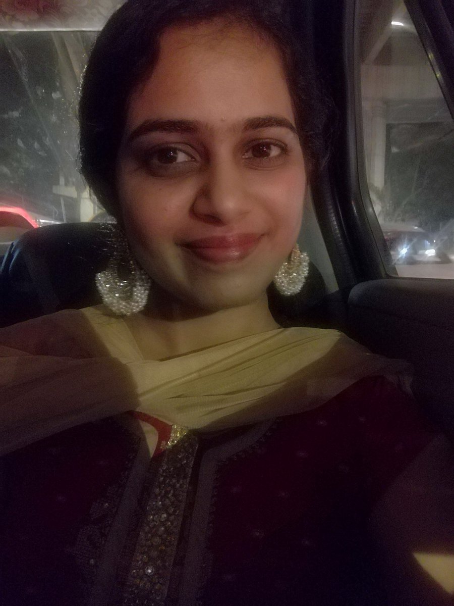 teatattler's tweet image. On my way to a wedding reception and feel like I am a bit under dressed, though it&apos;s someone very distant..
Someone organise a 101 makeup workshop already! 

#SeekingValidation  #IndianWeddings
