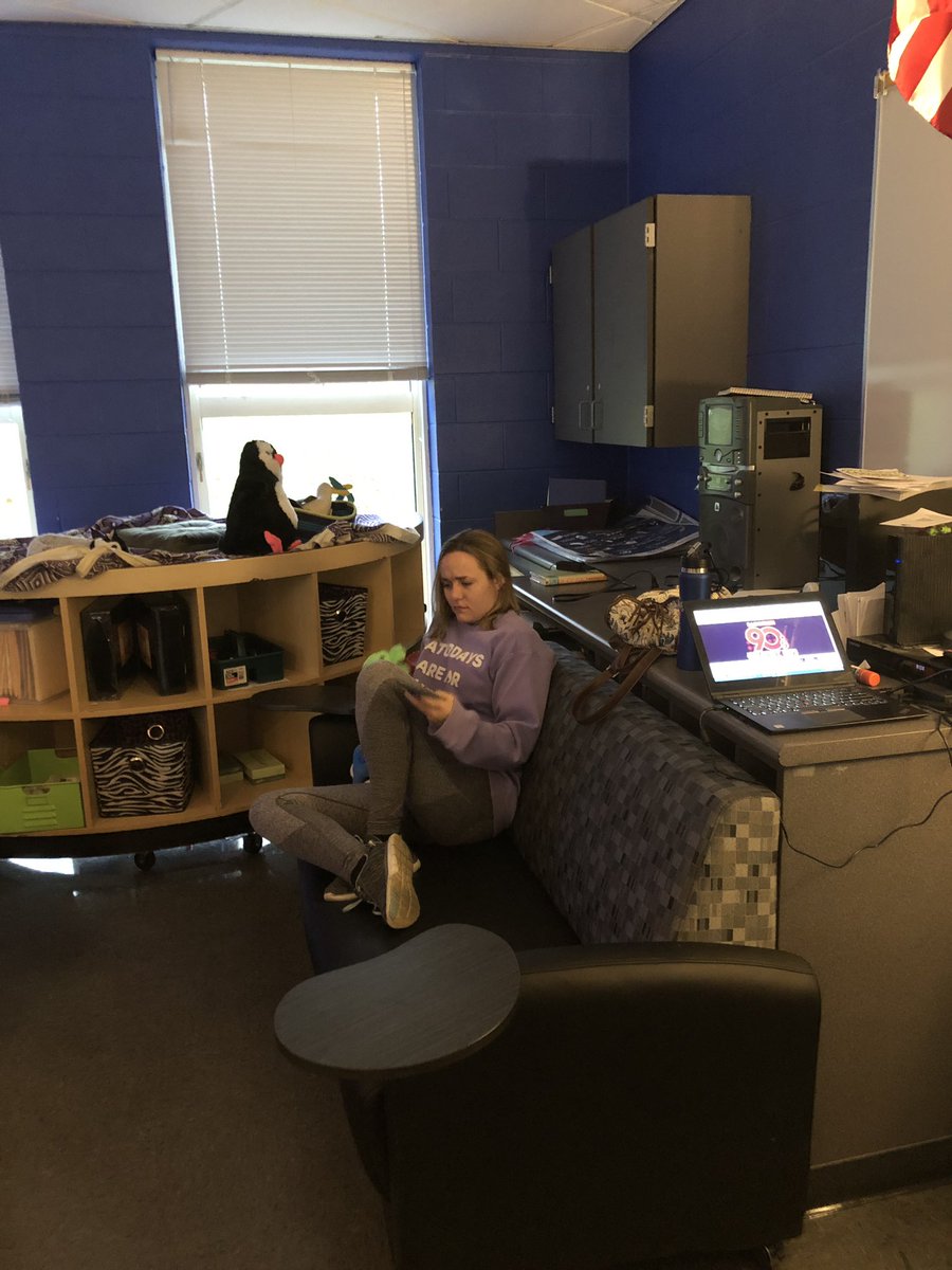 1bNagel's tweet photo. Zoe, my daughter, came to Nagel to speak with students about the real college experience..studying and hard work! @NagelNighthawks @FHSDSuper @MrB_AsstSuptFH https://t.co/zjgXE68NpI
