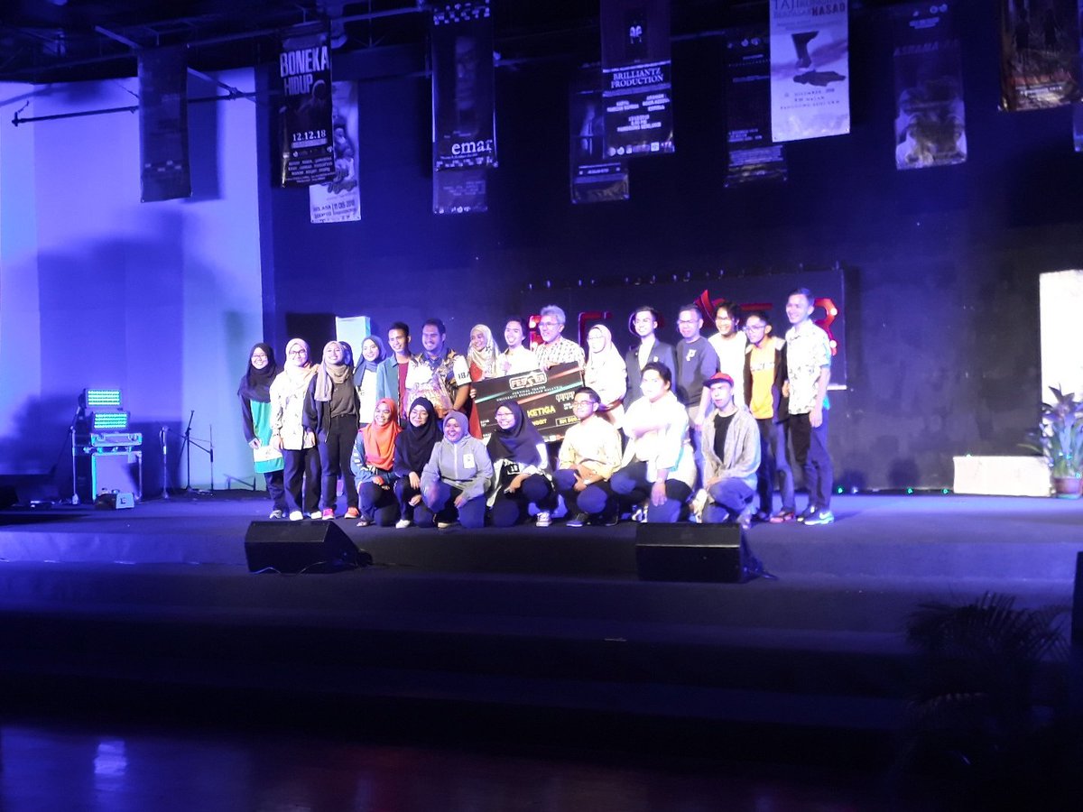 teaterrimbaukm's tweet photo. Ketiga
Pusaran Angin Songsang
Lentera Kajai
KRK
#fester
#festerukm
#fester2018
#festerukm2018 https://t.co/h12Sba2P4Q