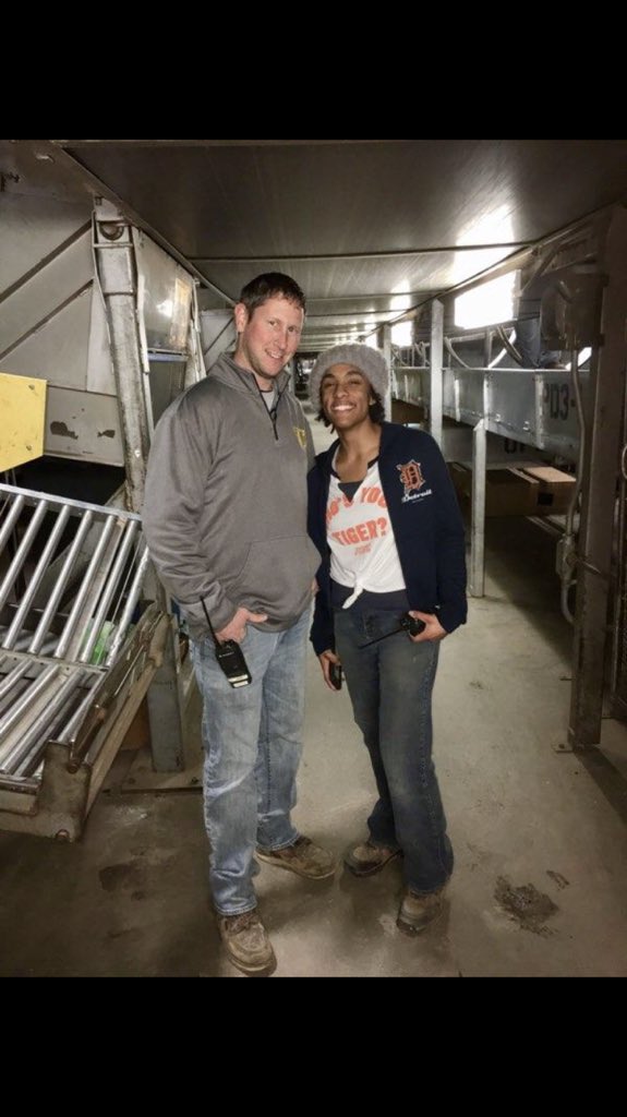 GLNESafe's tweet photo. Flint preload team is all smiles this peak. Thank you for the positive attitude and spirit!
#LiveSafely #NESafe #PeakSmiles https://t.co/Ldj256tAwf