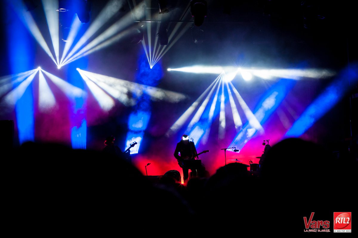 Varsfob's tweet photo. 🔴 Merci à toutes et à tous et merci Matthieu Chedid - M - pour ce concert co-lo-ssal... La saison est lancée ! 😎❄🎸🎤💕 #MyHautesAlpes #FouDeVars https://t.co/iTCbryTC8s