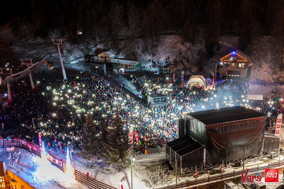 Varsfob's tweet photo. 🔴 Merci à toutes et à tous et merci Matthieu Chedid - M - pour ce concert co-lo-ssal... La saison est lancée ! 😎❄🎸🎤💕 #MyHautesAlpes #FouDeVars https://t.co/iTCbryTC8s
