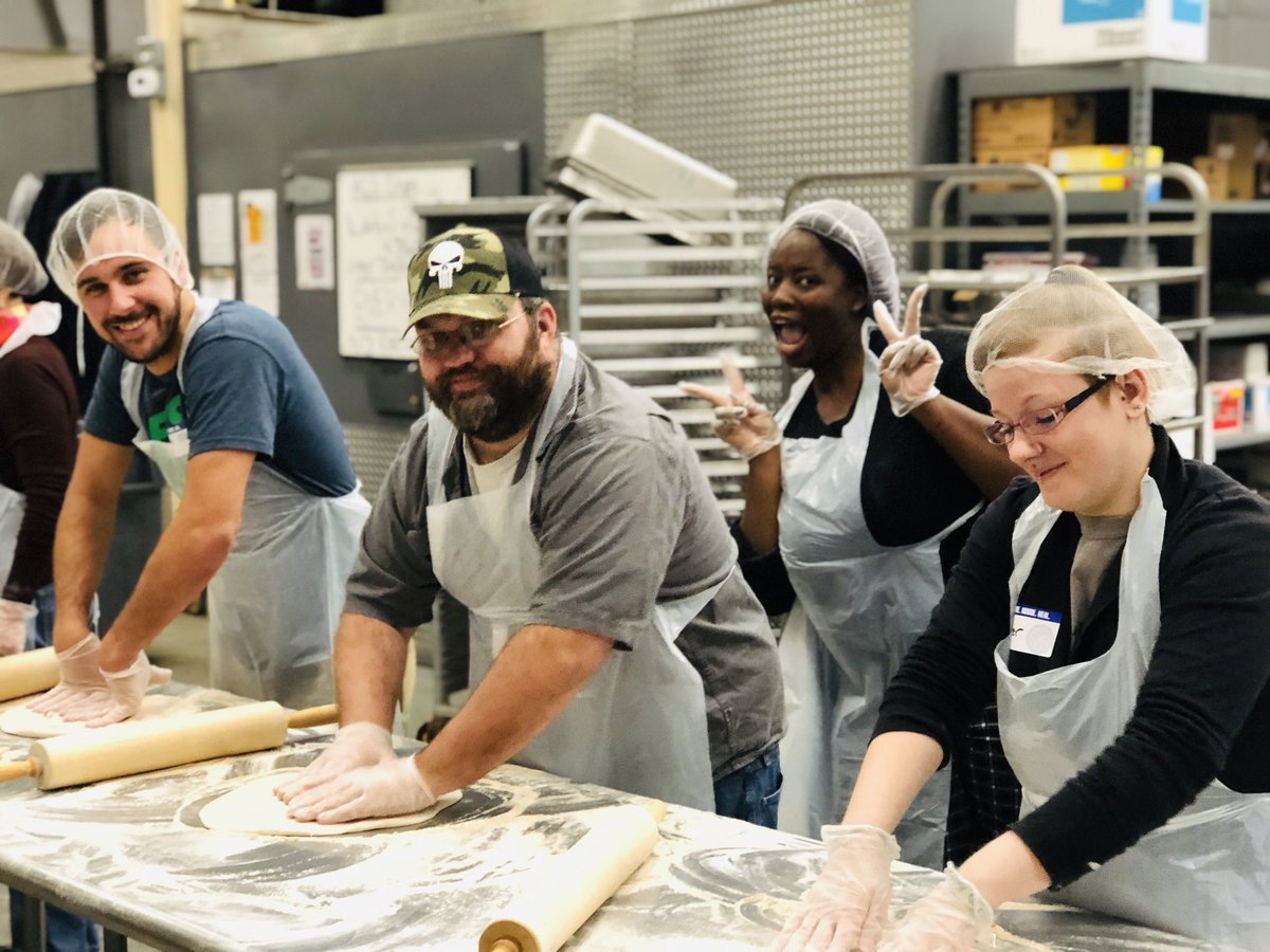 PowerMathCamp's tweet photo. Couple more pics from our latest Pizza Friday with the #GateWayMathClub...#volunteering is a great way to wrap up the semester and kick off #WinterBreak. #WeSurvivedFinals https://t.co/7tnBzAInvb