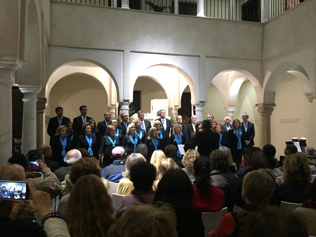 ethyssenmalaga's tweet photo. Hoy también impresionantes voces par a llenar de #Navidad el #PatiodeColumnas del @thyssenmalaga
@ethyssenmalaga #entornogenial #Navidadgenial https://t.co/Uz0HFELdqW