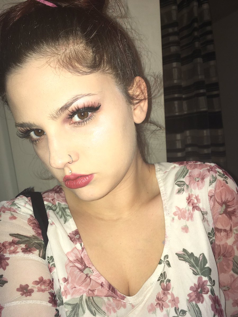 nolah17668893's tweet photo. #ipsy #boxy #elfcosmetics concealer #purlisse BB cream #pretty_vulgar translucent powder #suvabeauty Protege pallete #socialeyeslash in I Woke Up Like This Highlight: #pacificabeauty Rainbow Crystals Liquid #bodyography liner Heatherberry and #ciatelondon glitter flip Infamous https://t.co/a4P2qBeRHA