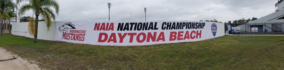 NAIAFBALL's tweet photo. Who wins the NAIA National Championship?!

RT= Morningside 🐴
Like= Benedictine 🔴⚫ https://t.co/QIrX1HbsN2