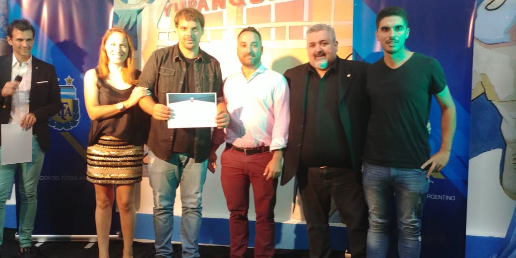 #Inferiores
Flandria fue destacado con el premio "Fair Play" en divisiones infantiles. El club felicita a integrantes de las divisiones inferiores, y principalmente a Alexis Rostagno, Federico Marti y Jose Luis Turu, profes a cargo de los más chicos. 
#ElOrgulloDeUnPueblo