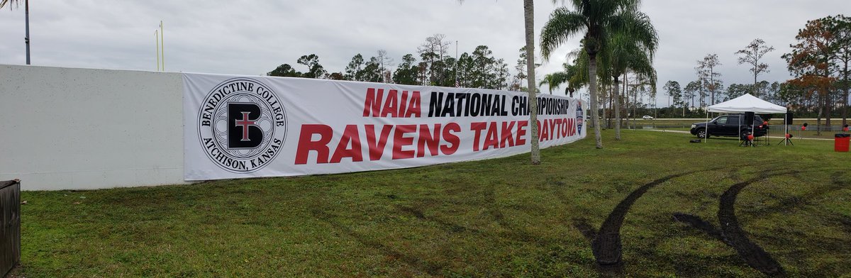 NAIAFBALL's tweet photo. Who wins the NAIA National Championship?!

RT= Morningside 🐴
Like= Benedictine 🔴⚫ https://t.co/QIrX1HbsN2