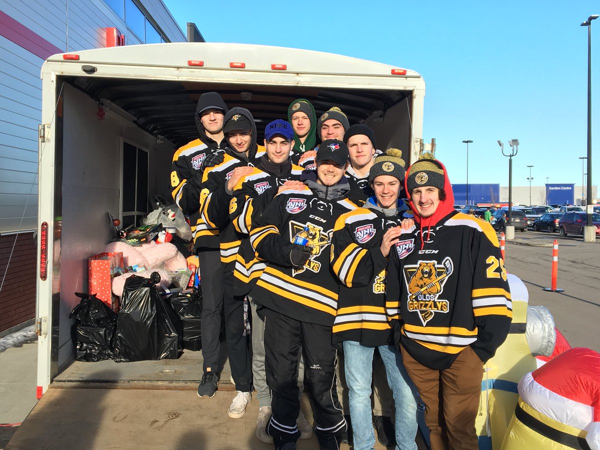 GrizzlysAJHL's tweet photo. The Grizzlys are receiving toys for local kids at stuff-a-bus for Olds &amp; District Christmas Angels. Come join us at Canadian Tire in Olds today until 4:00 p.m.! 🐻🎄#HockeyBrothers #AJHL https://t.co/SbLJYQT01C