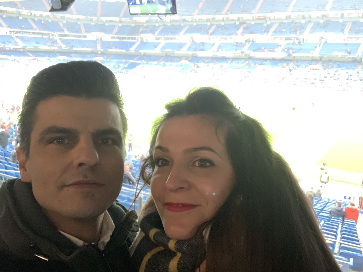 dcalvoma's tweet photo. Tarde de solteros viendo el fútbol en el derbi #RealMadridRayo!! ⚽️⚽️ https://t.co/jlWxsZqyZB