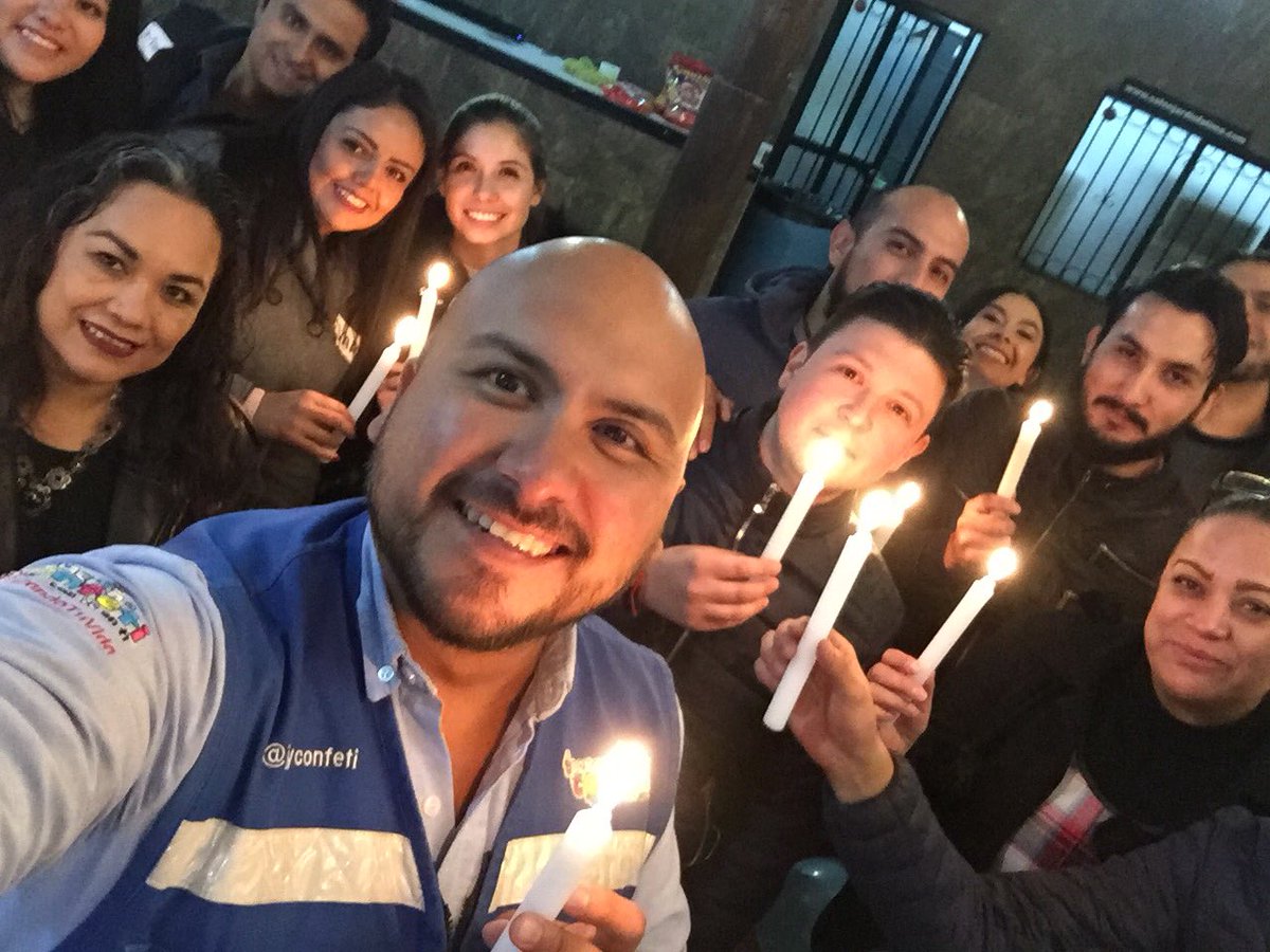 javyconfeti's tweet photo. #CelebrandoTuVida con #ColorShow de #OperacionConfeti para la posada de la empresa #Donaldson en @Aguascalientes Poniendo mi confeti para una mejor planeta más sano y feliz... Gracias! Gracias! Gracias! #AmoLoQueHago #AmoMiVida #ConFeEnTi 🎉🎉🎉
#WhatsApp 818-085-0381 https://t.co/yiJ4IBMbrR
