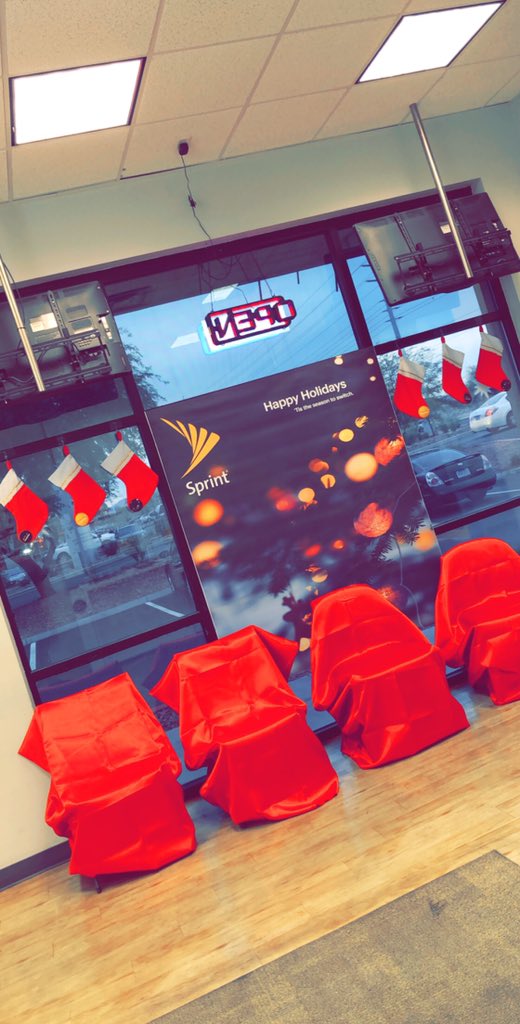 Come and join us <a href="/SprintSLasVegas/">SprintSLasVegas</a> for some holiday fun!!! Santa will be here for free pictures from 12am-2pm!!! Also we have some awesome stocking stuffers and great holiday promos🎅🌲🎉