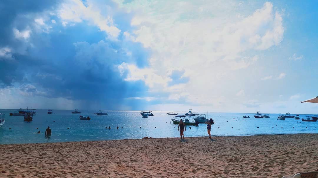 After spending a week at Coco Beach, you'll find that blue had overtaken every other color as your favorite. | photo: baek_75