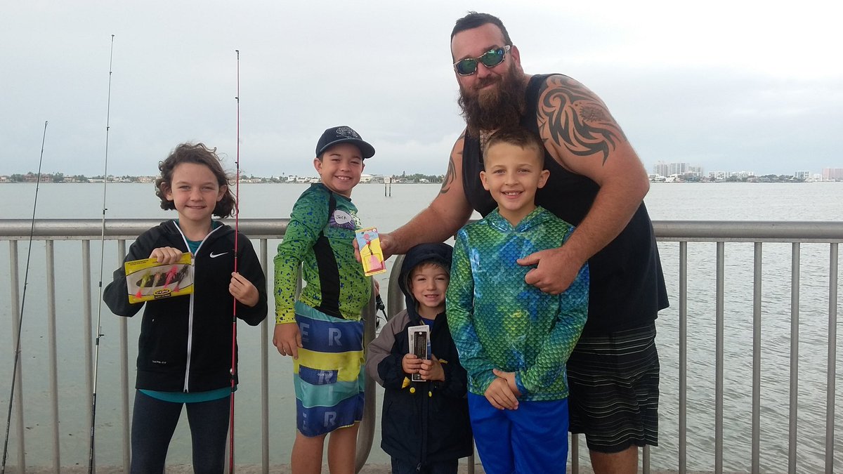 FirstFishOnline's tweet photo. Tampa Bay Fishing Club provided free gear and Bellaire bait supplied the live shrimp. NBJ contributed 1/4oz Hot Pink, Chartreuse Yellow &amp; Polar white jigs for the participants."

Lots of prizes for everyone thanks to the many generous sponsors! https://t.co/xcsAWHgngM
