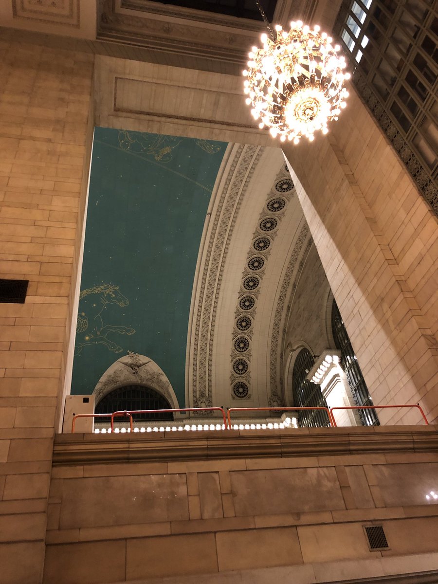 rorishapiro1's tweet photo. Some more @GrandCentralNYC beauty #northernpassage #itonwork #vaultedceiling #whisperingGallery #amazing #architecture #grandconcourse https://t.co/ZCpkPrkY6v