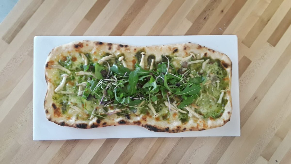 pizzoun's tweet photo. ❗Try new Shroomer Pizza today❗Organic mushrooms, mozzarella and homemade aragula pesto! YUM! #pizzoun #torrance #palosverdes https://t.co/AVuvQXfUAl