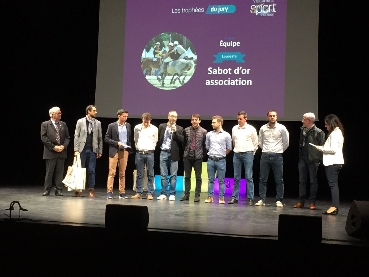 DanielYannick8's tweet photo. @VilleStNazaire #horseball #ffe #soa Victoires du sport nazairien 2018 l’équipe du sabot d’or récompensée pour sa saison couronnée par un titre de champion de France amateur élite #SaintNazaire Bravo et encore Bravo à cette équipe https://t.co/BrCcBYNsIO