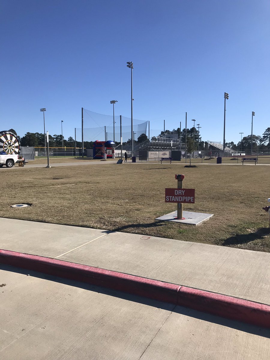 Coach_Poss's tweet photo. Cold and rain kept you inside?  Come out to the 1st annual Candy Cain Festival https://t.co/jqkyX9Czyi