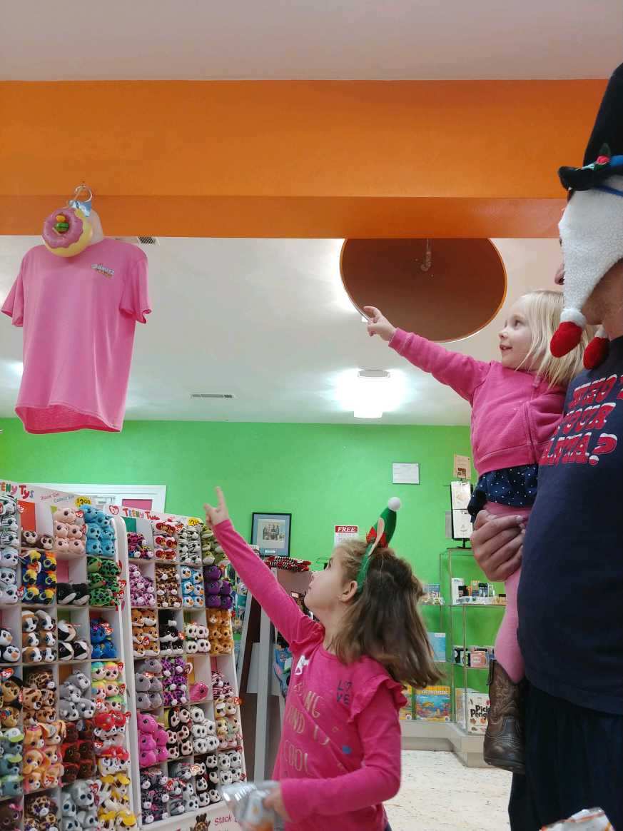 Here is our favorite picture from #ducknc #greatelfhunt  #greatelfhunt2018 #doducknc #donuts #elfhunt #elfontheshelf #ElfYourself #cute #cutestkids #yuletide #obx #Christmas2018 #donutz #duckobx