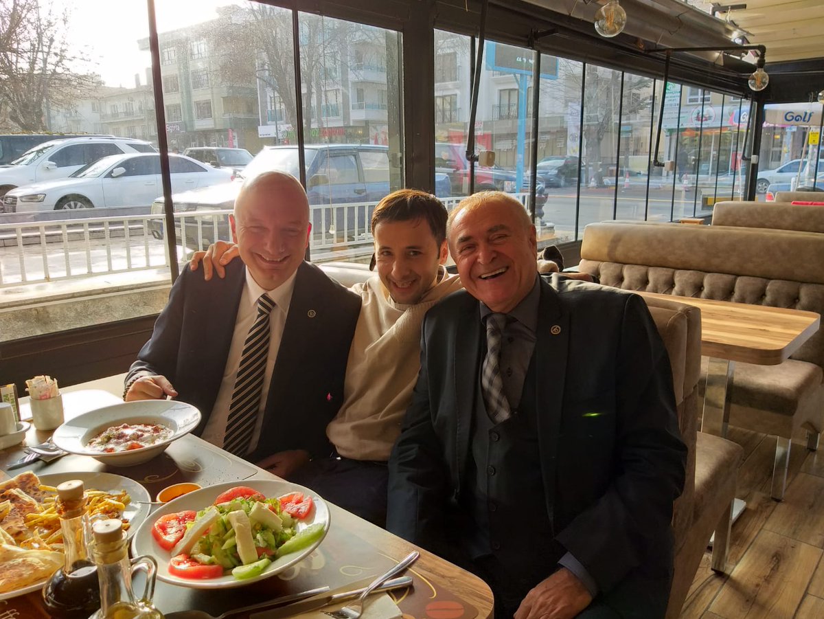 engelsiz_dunya's tweet image. TUSİAV başkanı,Duayen Sivil Toplumcu Veli SARITOPRAK ile TUSİAV Verimlilik Platformu Başkanı, tanınmıs Gurme Kutlu TAMAY Engelsiz Dünyamızı süpriz ziyaretleriyle onur ve mutluluk duyduk. Sosyal Sorumluluk Projesi kapsamında açılan cafemiz için bizleri tebrik ettiler.#siviltoplum