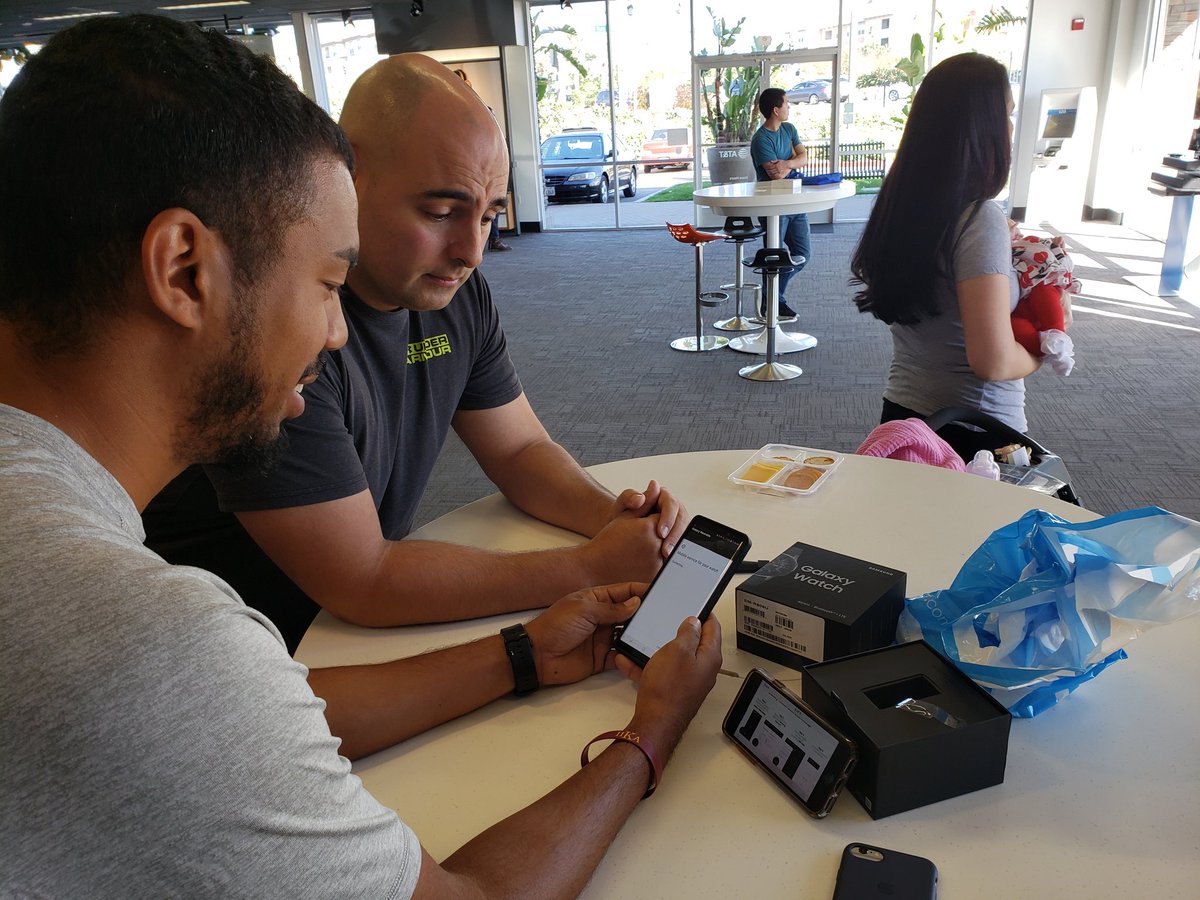 nickmao888's tweet photo. Customer purchasing a Galaxy Watch. What a great "time" to pick one up! #FSMHolidayFunSales https://t.co/KyhotvGHcq