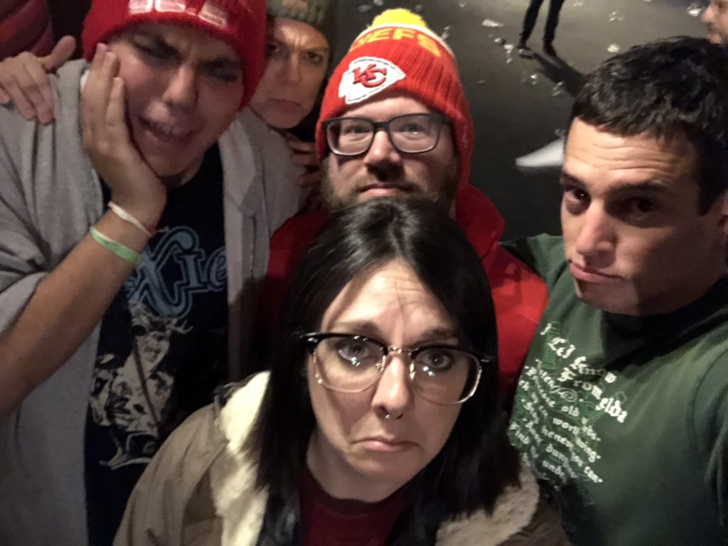 concertjunky02's tweet photo. Happy Birthday to @MarkoftheBuzz who brings all sorts of joy and feels 😁🖤😭🤗 it’s been so great becoming friends, interacting on the radio for #JSAF and #TakingBackSundaywithMark and checking out awesome concerts!! Have a great day! https://t.co/ZawN1YbQhf