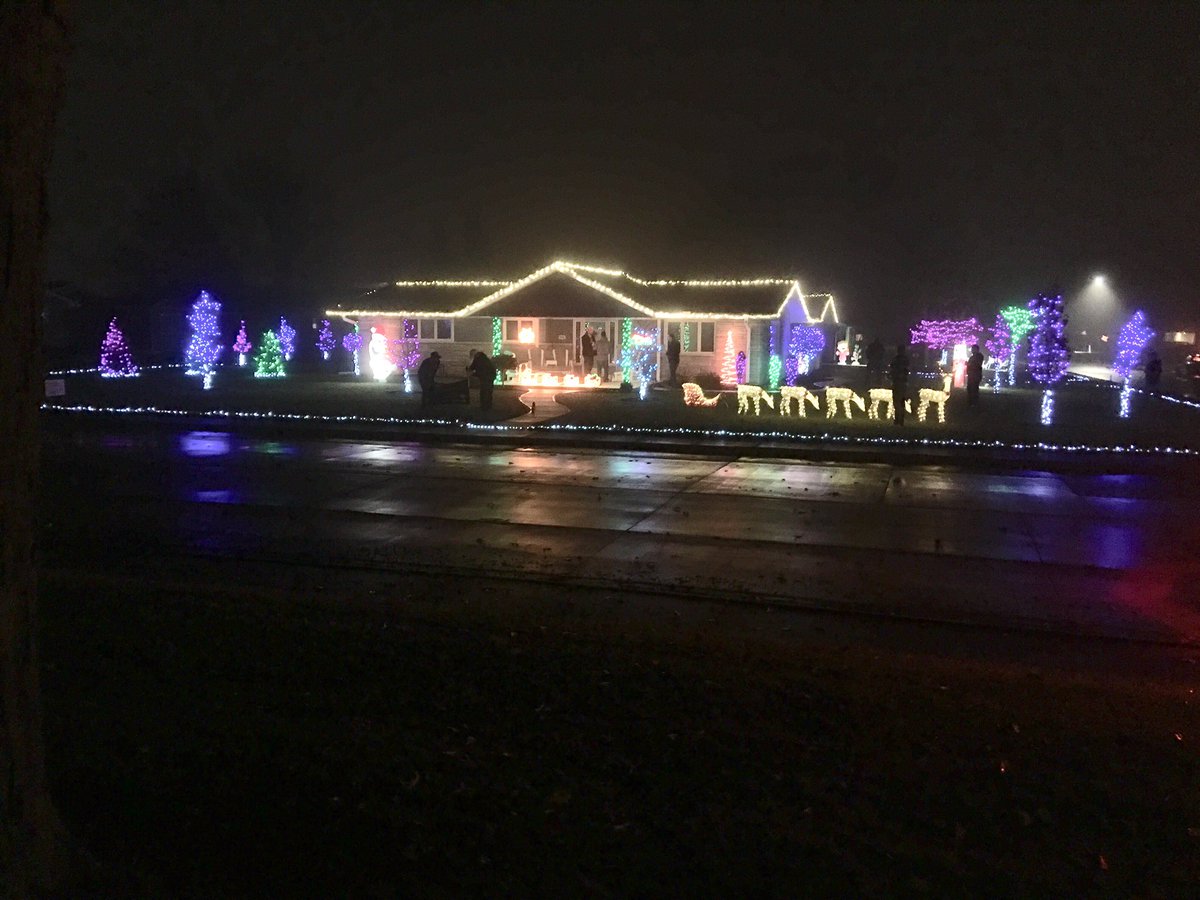BuzzardsGloryCC's tweet photo. This was a tough year to decide on Christmas lights. A lot of nice light displays this year. The results are in. Top 4 go to:
1: Wehrman
2: Schwieterman
3: Spriggs
4: Kremer
Congratulations 🍾 https://t.co/3d4gjOfxik