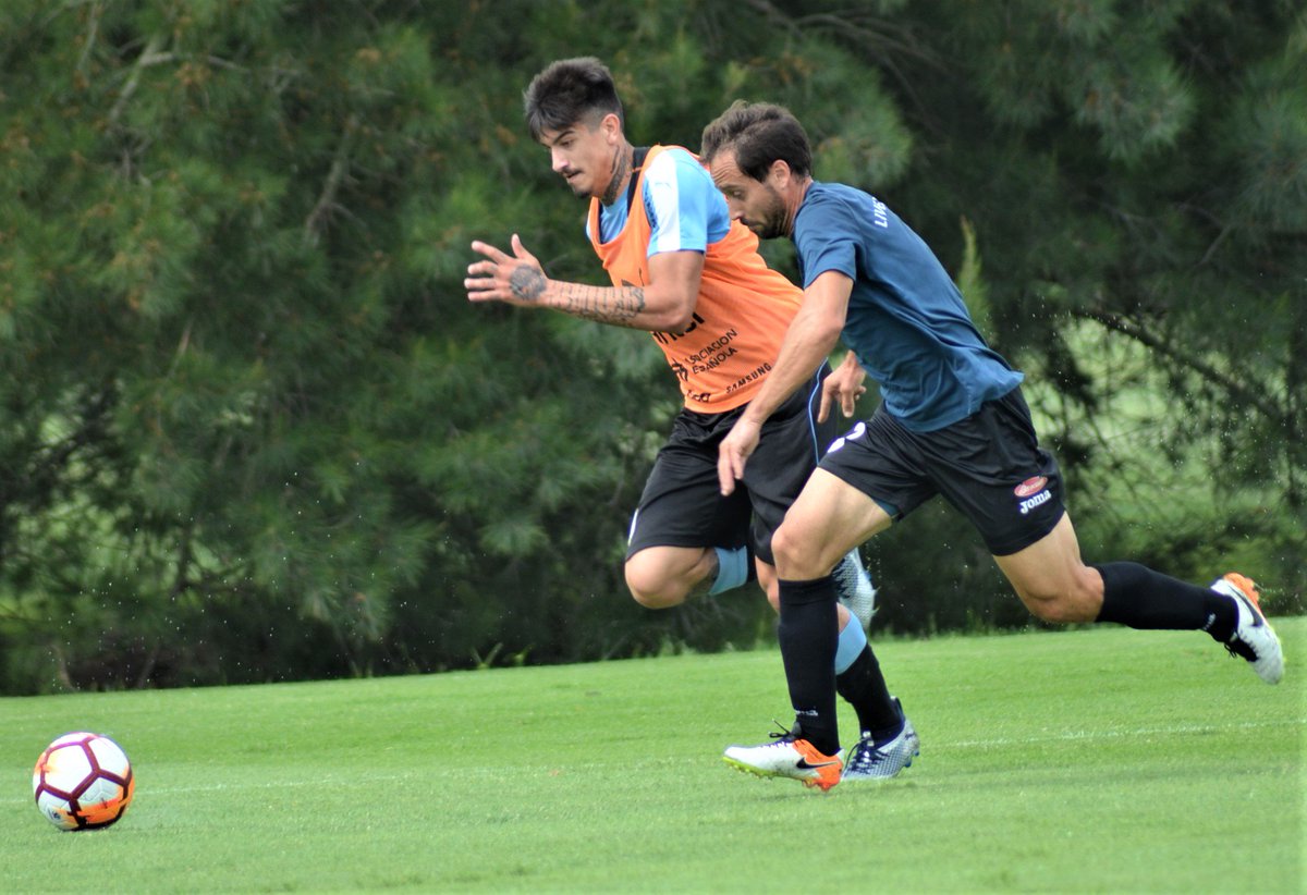 Uruguay's tweet photo. #Sub20 | @Uruguay disputó un amistoso ante @LiverpoolFC1915, esta mañana en el complejo Celeste, y cerró una nueva semana de entrenamientos previos al Torneo Sudamericano 2019. https://t.co/lN6k7qAhU4
