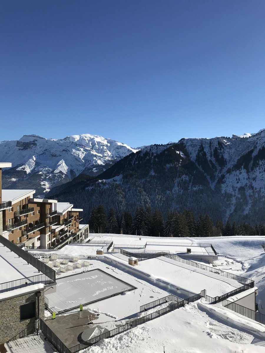 unpotedanslacom's tweet photo. Une première nouvelle édition du #cristalmad18 largement réussie ! ❄️❄️❄️ https://t.co/kuY7YOeRbW
