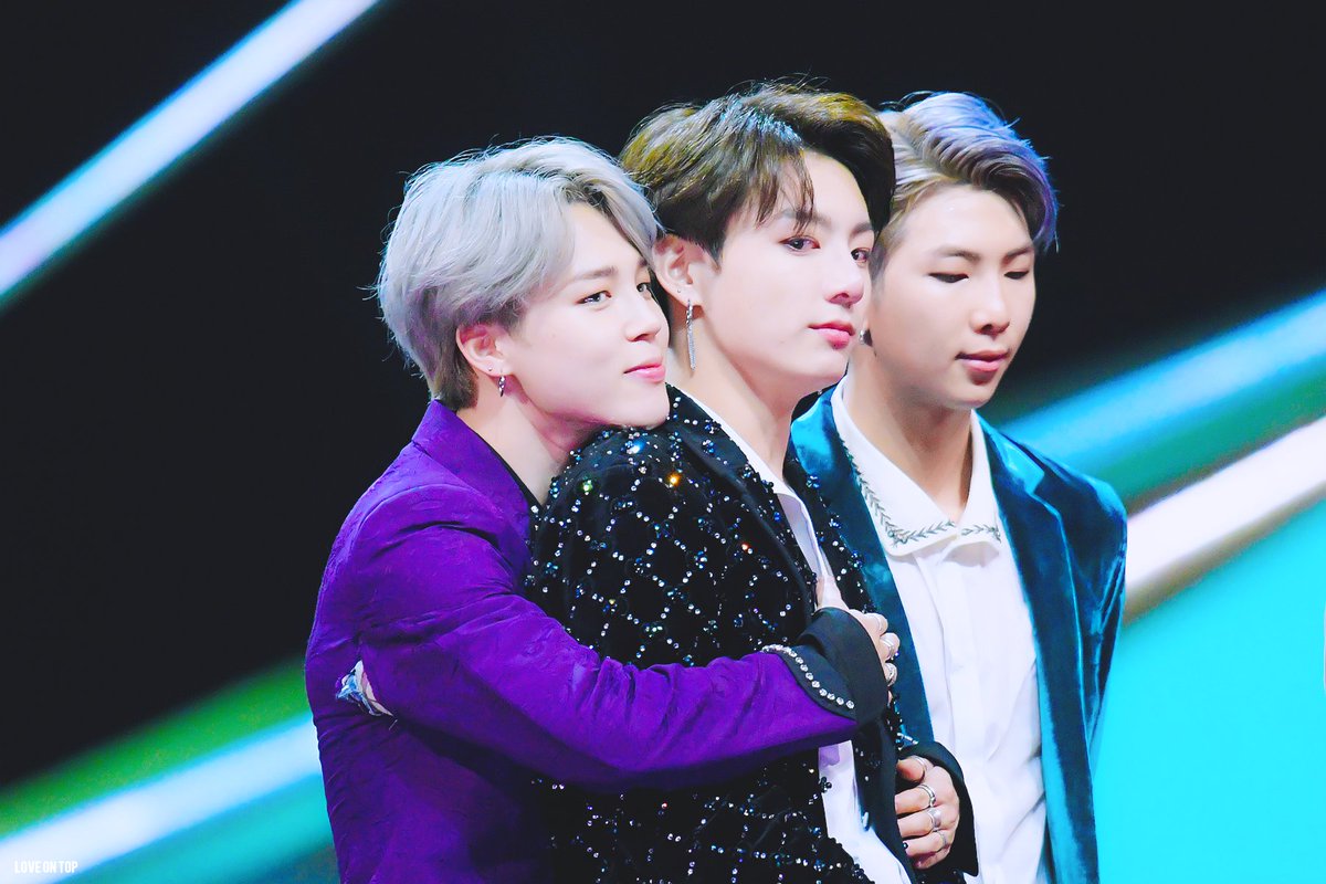 BTS_LOVEONTOP's tweet photo. 181214 #방탄소년단 #BTS #지민 #JIMIN #정국 #JK 💞💞💞@BTS_twt https://t.co/MBn4VhpX5i