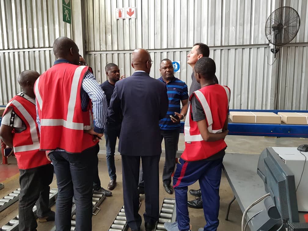 cenirdc's tweet photo. Le Président @CNangaa séjourne depuis ce matin à Johannesburg pour superviser le convoi des diverses fiches destinées aux bureaux de vote et de dépouillement. Cap vers les élections du 23 décembre 2018 #ElectionsRDC #Elections2018 #CeniRDC https://t.co/xLEy3n6ZIr