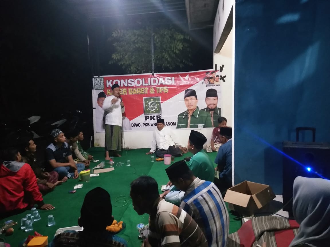 PelatihanKader's tweet photo. Hujn tak menjadi penghalang untk menyusn pemenangn PKB
HM. ABDUL QODIR Caleg No. Urut 2 Mnghbiskn mlm minggu brsm BARET (Barisn RT) dn relawn pemenangn PKB Ds.Pedagangn Kec. Wringinanom Gresik.
@MohQosimNU
@ImronRosyadiNU 
@HMQodir 
@PKBwringinanom3 
@khusairimuza 
@KNashiruddin https://t.co/pOVWqNXozz
