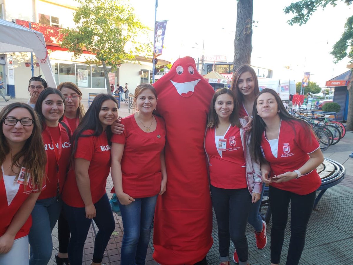eileen_estrada's tweet photo. Feliz por el gran éxito que tuvo la actividad que realizamos en #Ñuble  en el marco de la prevención de las ITS Y VIH. Gracias al equipo del senador @felipeharboe que nos apoyaron en esta actividad!  Y a las alumnas de la @unachaldia, futuras colegas! @ChileMatrones @CMatronas https://t.co/DOP1xgvt7N