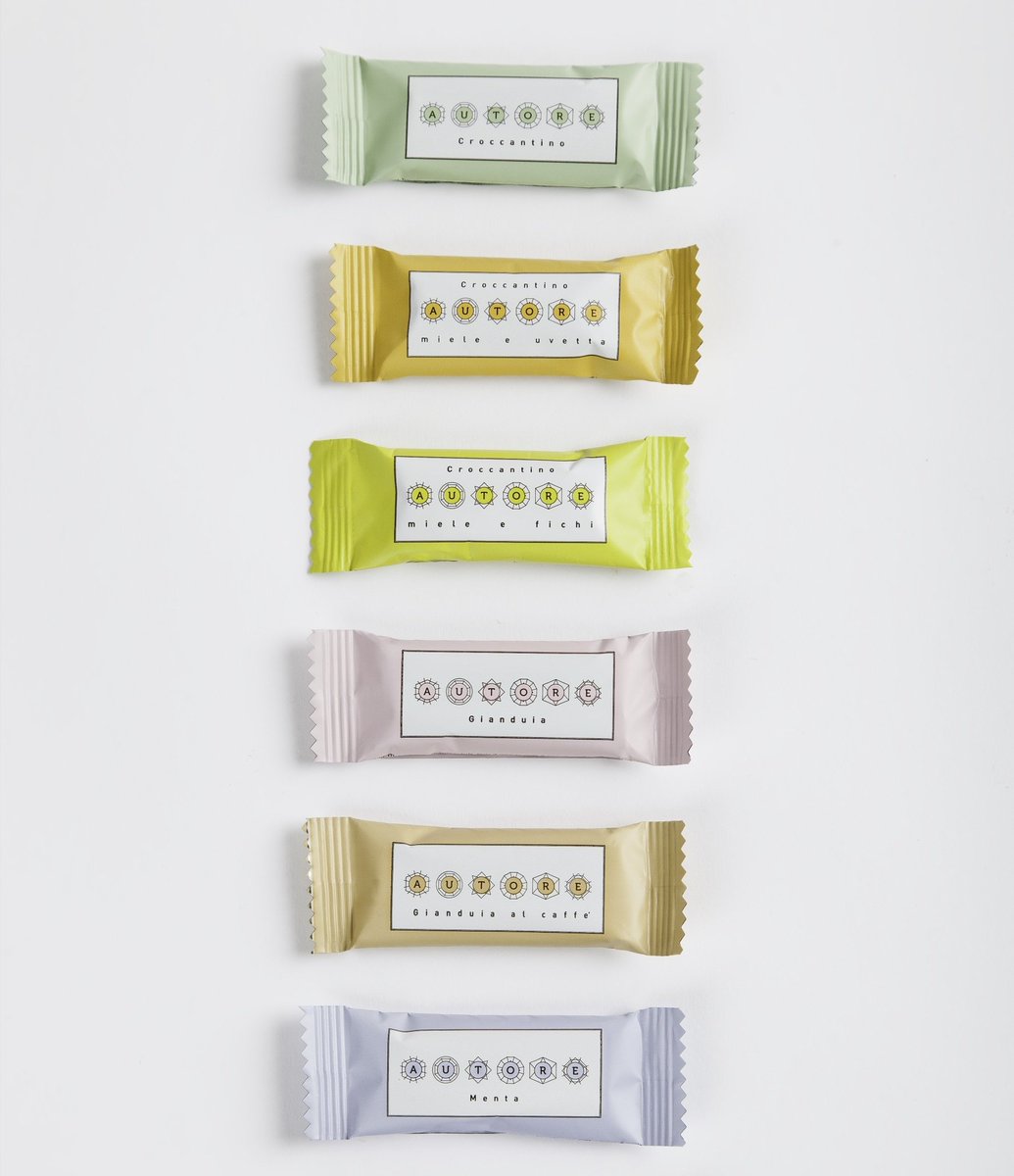 AutoreChocolate's tweet photo. Our assorted chocolate bars hopefully will be at the center of your Christmas dinners :) Their elegance, colors and flavors will make your festivities unique! https://t.co/S3czojERSa