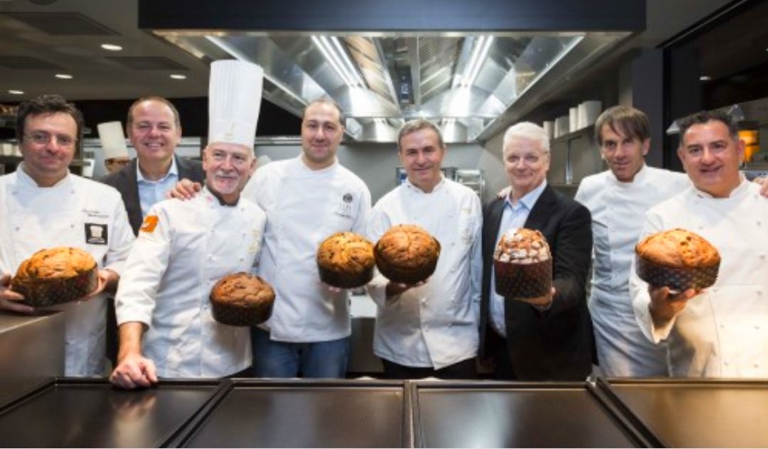 #GamberoRosso, ancora una volta, premia il #Panettone #Tiri come il miglior panettone artigianale d'Italia.
Complimenti al maestro #VincenzoTiri e  alla #pasticceria #lucana #Tiri 👏😍🎄