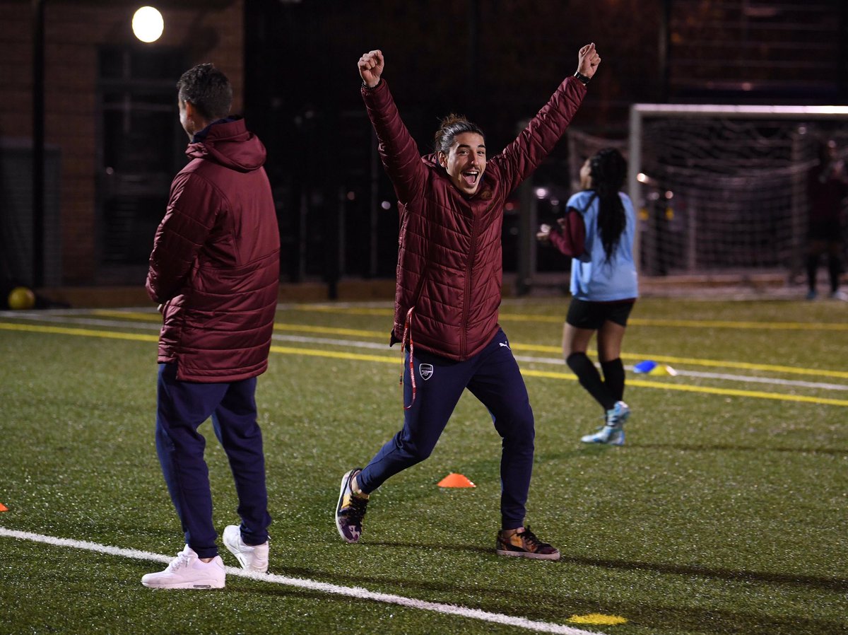 AFC_Foundation's tweet photo. 🙌😂

No matter how old you (or your opponents) are, as soon as that ball comes out EVERYONE loves to win...

#AFCGivingTogether 🔴 https://t.co/Wm55h4U0jB