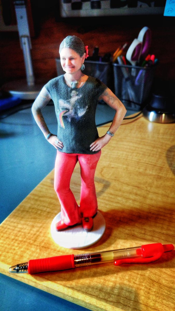RadRachelLove's tweet photo. Check out this hilarious 3D printed statue of me! πππ
#3DPrinting #AdditiveManufacturing
#3DPrintedStatue
#CashmanPhoto https://t.co/wPDSZSgXwn