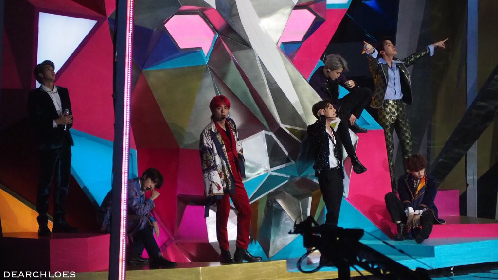 DEARCHLOES's tweet photo. 181214 #2018MAMA in HONG KONG

#BTS #방탄소년단 #IDOL https://t.co/yfuqYG2UBF