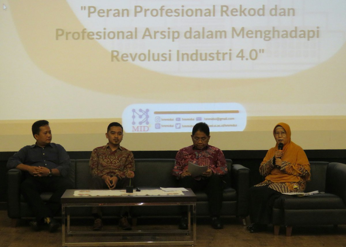 ID_P3RI's tweet photo. "Pengelola rekod harus memberikan kontribusi signifikan dalam kinerja organisasi, bukan menjalankan peran administratif semata"ujar ketua P3RI dalam Seminar Nasional Peran Profesional Rekod yg dilaksanakan oleh Program Vokasi MID UI #P3RI @ArsipNasionalRI #pengelolaanrekod https://t.co/LfLCalK0ip