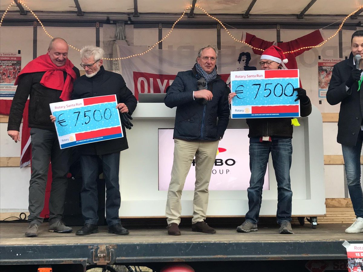 SantarunWest's tweet photo. Geweldige middag! De Santarun 2018 brengt maar liefst 15.000 euro op! 7500 voor Voedselbank Westland en 7500 voor weeshuizen in Roemenië! Met dank aan alle deelnemers en sponsors!!! https://t.co/s0obJrbG1B
