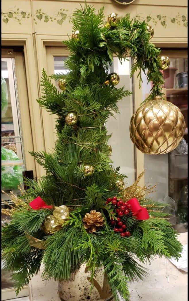BonavistaFlowe1's tweet photo. Xmas @BonavistaFlowe1 403-271-2666 we custom make all designs🎄 https://t.co/qUbDkbPBBz