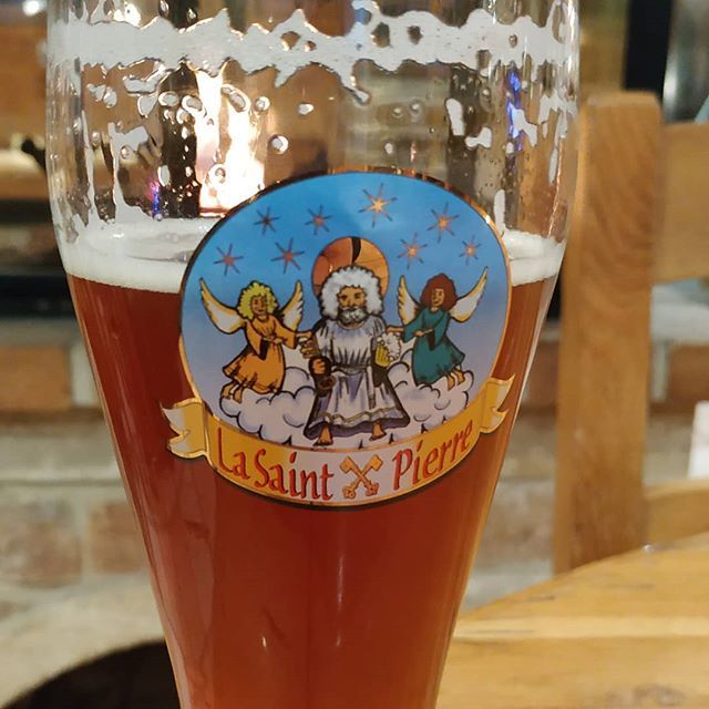 VirginieDB's tweet photo. Une petite bière de Noël au coin du feu 😍

#welovealsace 
#jaimelafrance 
#biereartisanale 
#bierlover https://t.co/GlbAPe0pH2