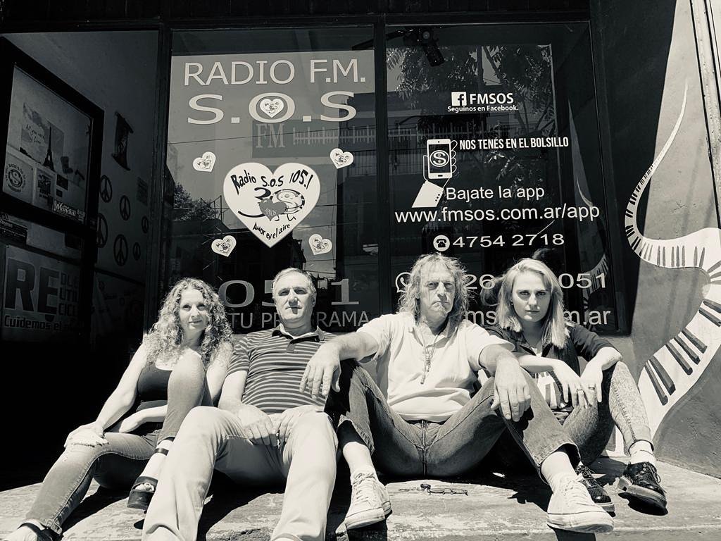 AnXieBre's tweet photo. Hoy con ellos ❤
Cowboys radiales
Maria Laura Daqua, Osvaldo Carlos Novelli, Gabriel Di Deo
#Aprontate @fmsos1051 #SanMartin #Sabado #radio #cine https://t.co/IxiOb7Ehzl