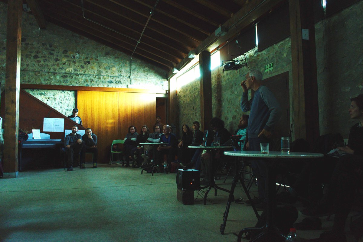 AADKSpain's tweet photo. Peter Cusack from #CRiSAP of @UAL is sharing with us his experience as a sound researcher #PrácticasContepmoráneas #PCIV #CentroNegra #AADKSpain Supporters: @fdnc_es @Ayto_Blanca @ACEcultura Sponsors: @cafes_salzillo  @estrellalevante https://t.co/C7jKQJI7CT