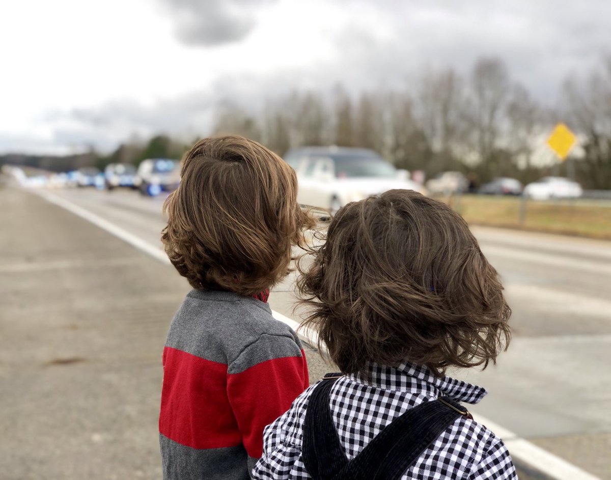 D40Smith's tweet image. I took them so they could see all the lights. I took the picture, so later, they can see the Sacrifice. #RaisingBoys #MakingMen #ThankYouForYourSacrifice #OfficerFlores #JobWellDone