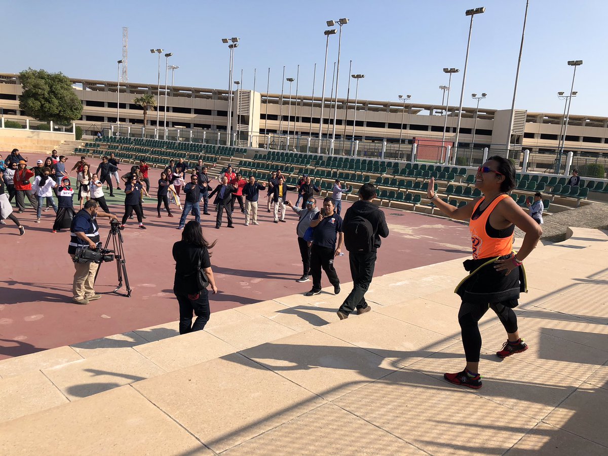 IndonesiaInKWT's tweet image. 3. Acara tersebut diisi dengan berbagai kegiatan seperti pembagian door prize, zumba dance dan lomba tarik tambang #KBRIKuwait #ASEANFamDay