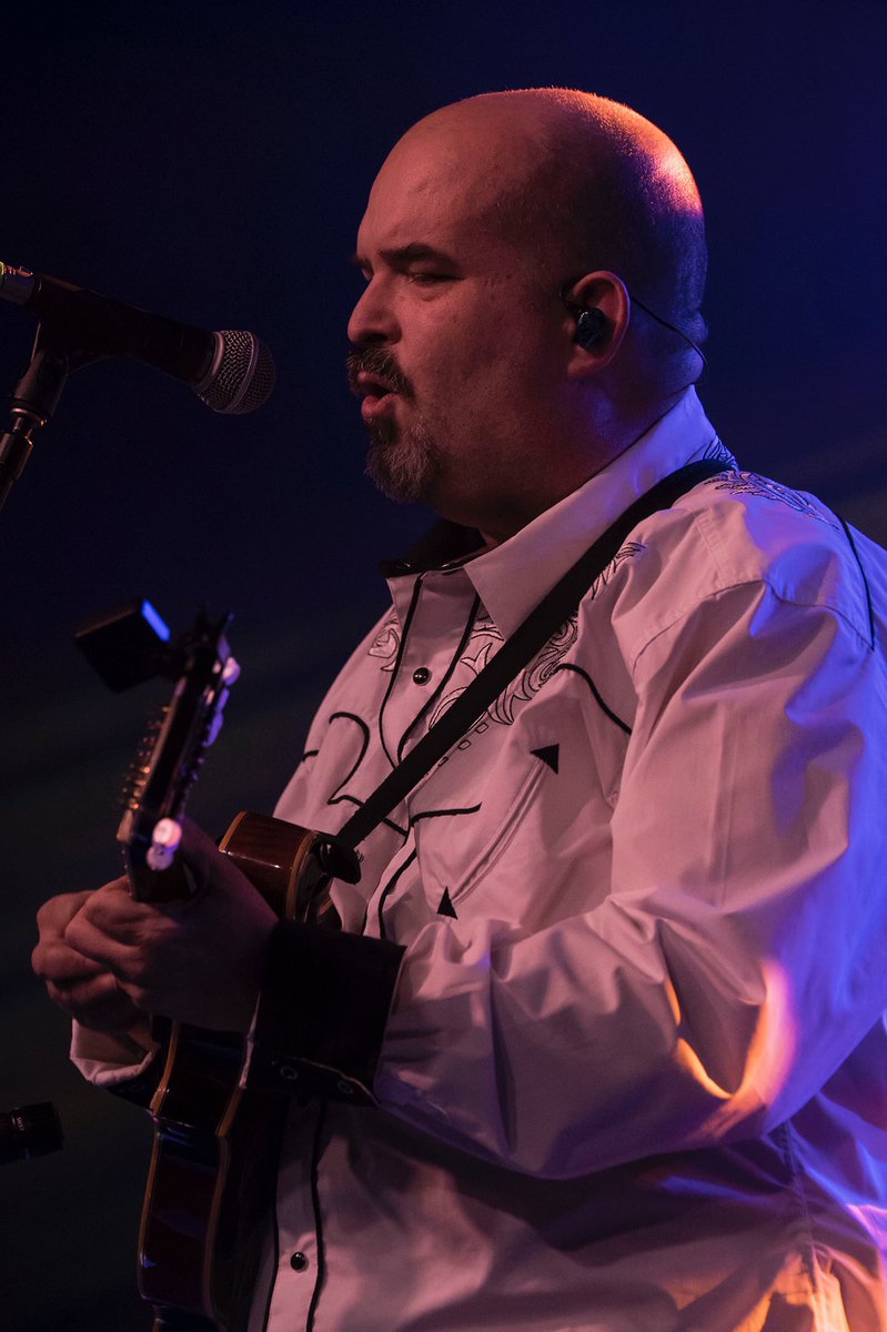 A very Merry Christmas to the bands that made last night AMAZING! <a href="/SlimPickingrass/">SlimPickinsBluegrass</a>, <a href="/BFNandCo/">Barefoot Nellie & Co</a>, <a href="/TheF00THILLS/">The Foothills</a>, and Dovetail Trio
Happy Holidays #Chattanooga! ❤️
📷: <a href="/raysoldano/">Ray Soldano</a>