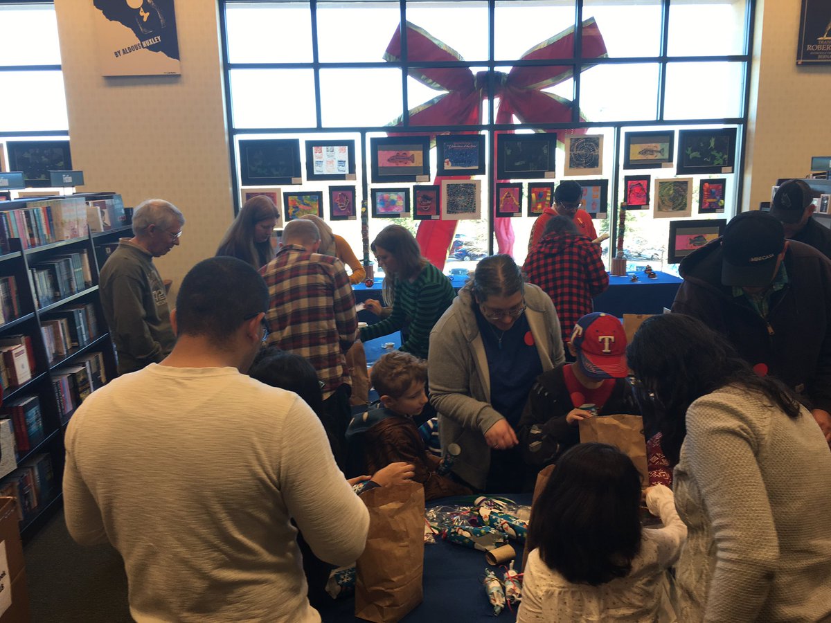 RES_specials's tweet photo. Craft Time Fun! @RoanokeRangers #RESUnique #REScelebratesthearts #RESFineArts @epitts_erin @byturri @KGentry415 https://t.co/lwu1xJWFYq